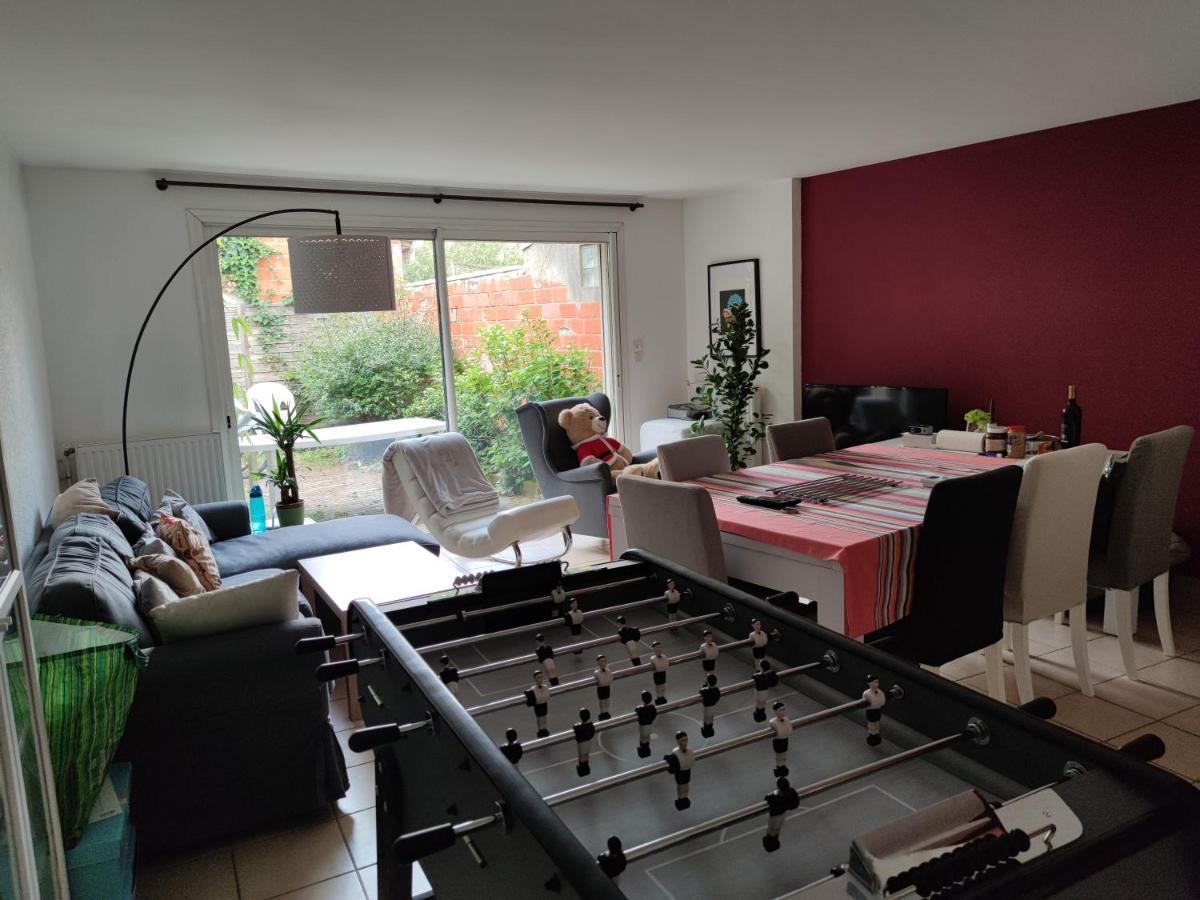 Agréable maison de ville climatisée avec billard, babyfoot, PS4, terrasse privée Le Bouscat Esterno foto